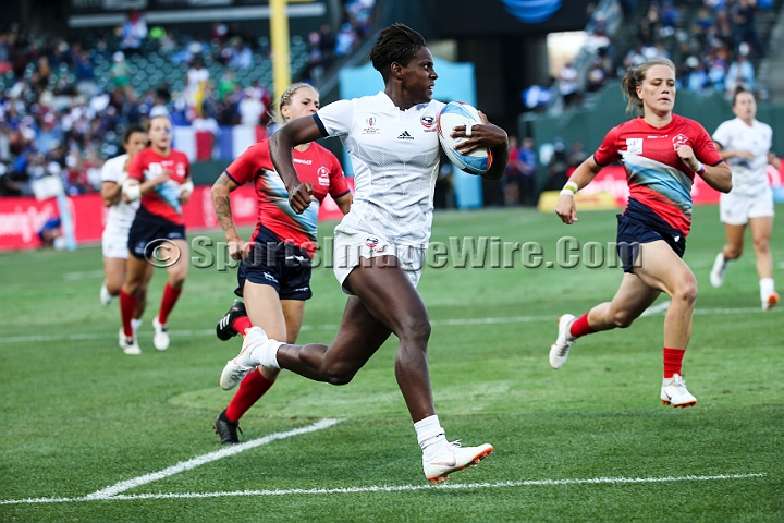 2018RugbySevensFri-36.JPG - Naya Tapper scores the first try for the United States against Russia in the women's quarterfinal match at the 2018 Rugby World Cup Sevens, July 20-22, 2018, held at AT&T Park, San Francisco, CA. USA defeated Russia 33-17.